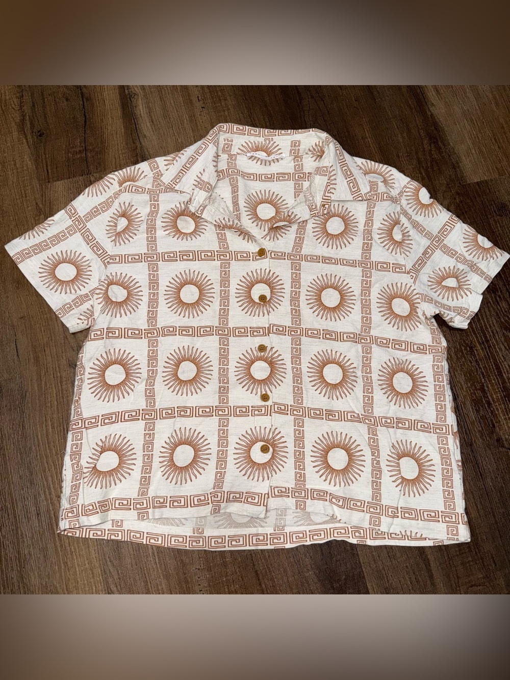 Jane + Delancey Women’s  Short-Sleeve Button-Up Sunburst Print Boxy Tee Shirt
